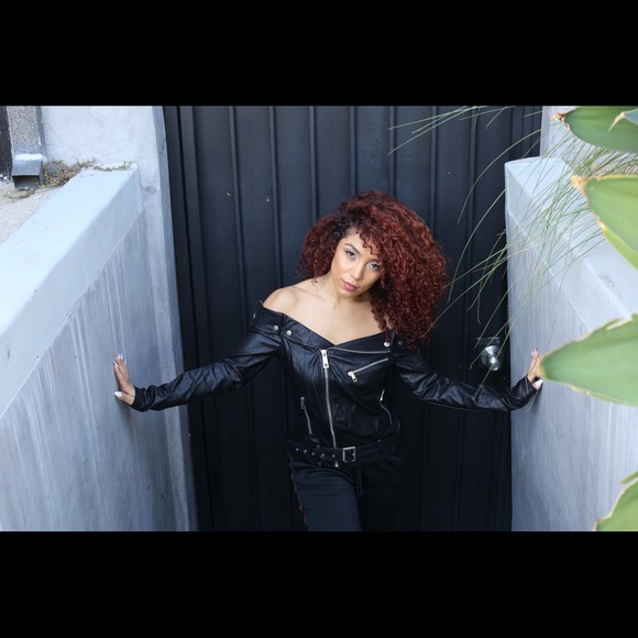 Leather off the shoulders jacket - Picture 3 of 4